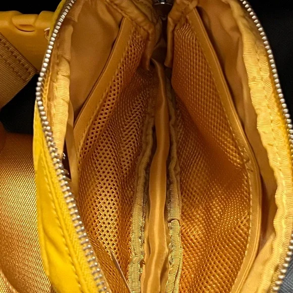 NWT Lululemon athletica Everywhere Belt Bag - Mustard coloured - Picture 7 of 10